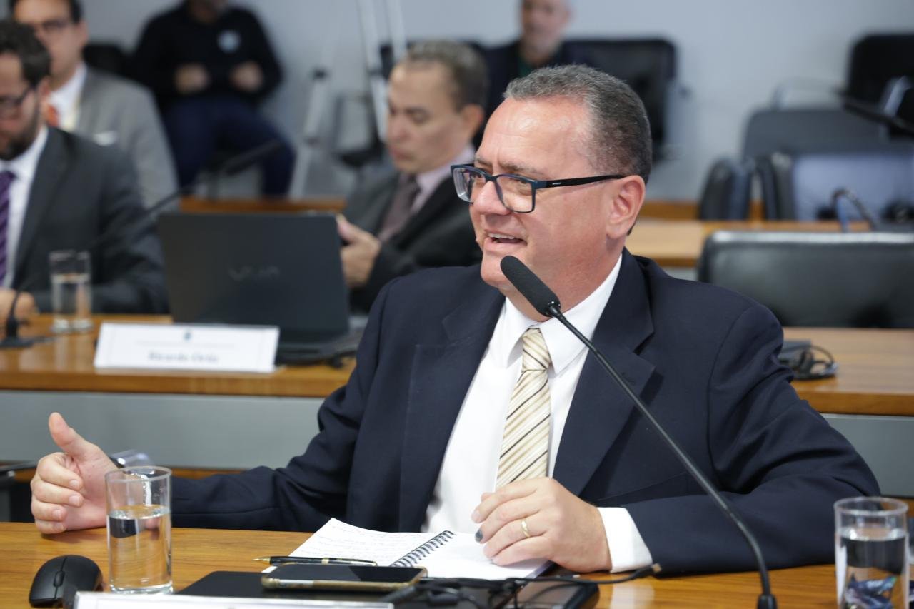 VÍDEO: No Senado: jornalista Carlos Magno ressalta a grandiosidade do Maior São João do Mundo, em Campina Grande