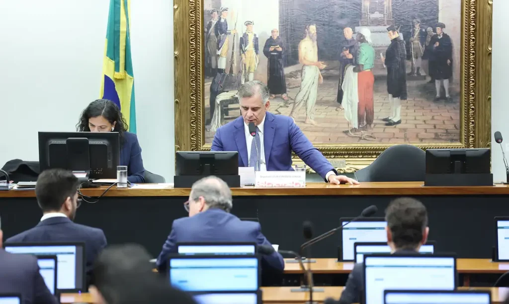 ccj da camara aprova fim da aposentadoria como punicao para juizes