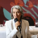 Democracia está nas mãos do povo, não em palácios, diz Cármen Lúcia
