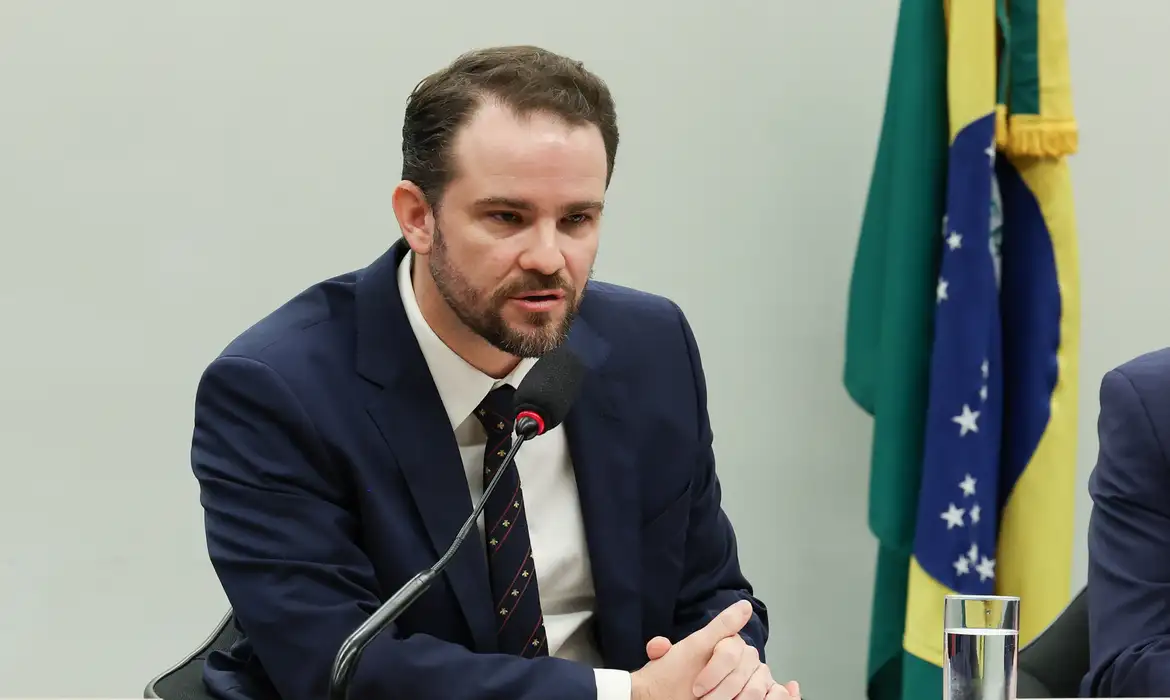 Durigan: dívida do Brasil é menor do que a de grandes economias