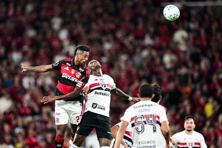 flamengo pressiona ate o fim mas fica no empate com o sao paulo no maracana