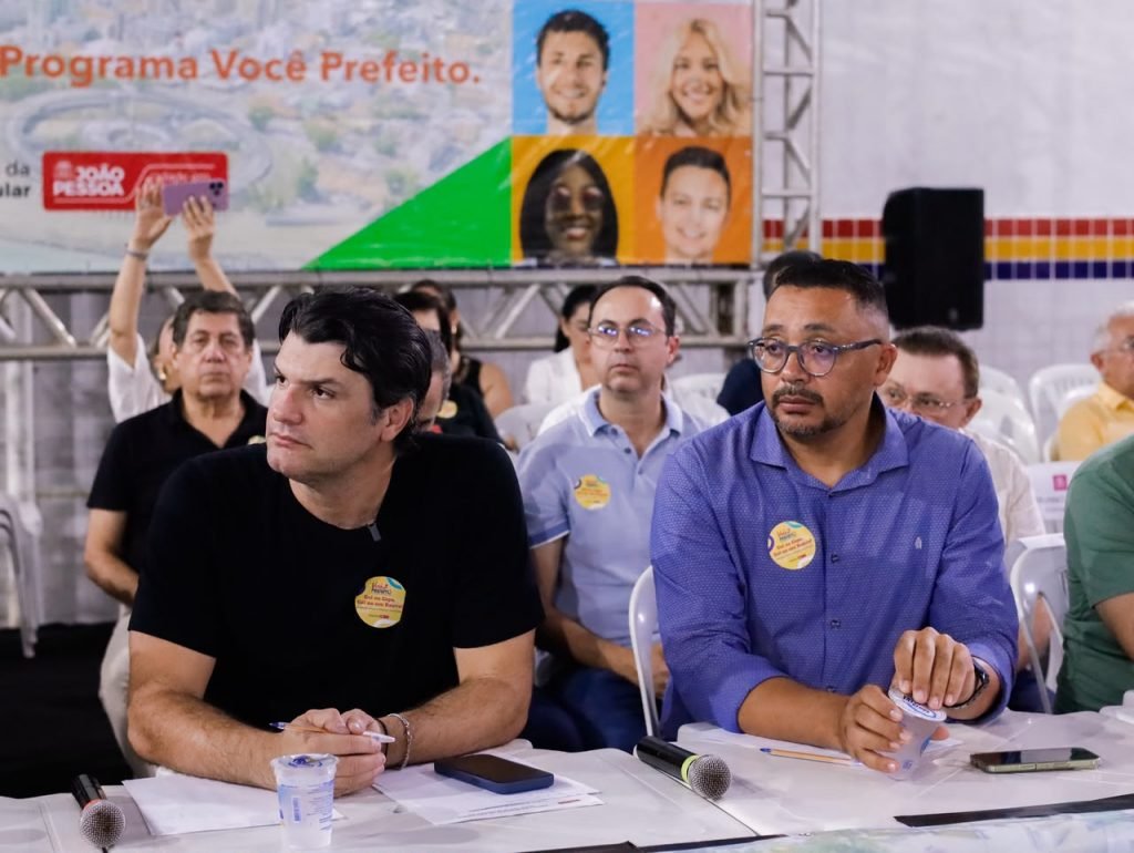 Leo Bezerra dialoga com a população e destaca mais de R$ 250 milhões em investimentos na 1ª, 11ª e 13ª Regiões durante plenária do ‘Você Prefeito