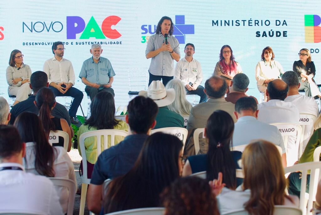 ministerio da saude entrega microonibus vans e ambulancias a cidades da paraiba e prefeitos agradecem interlocucao de veneziano