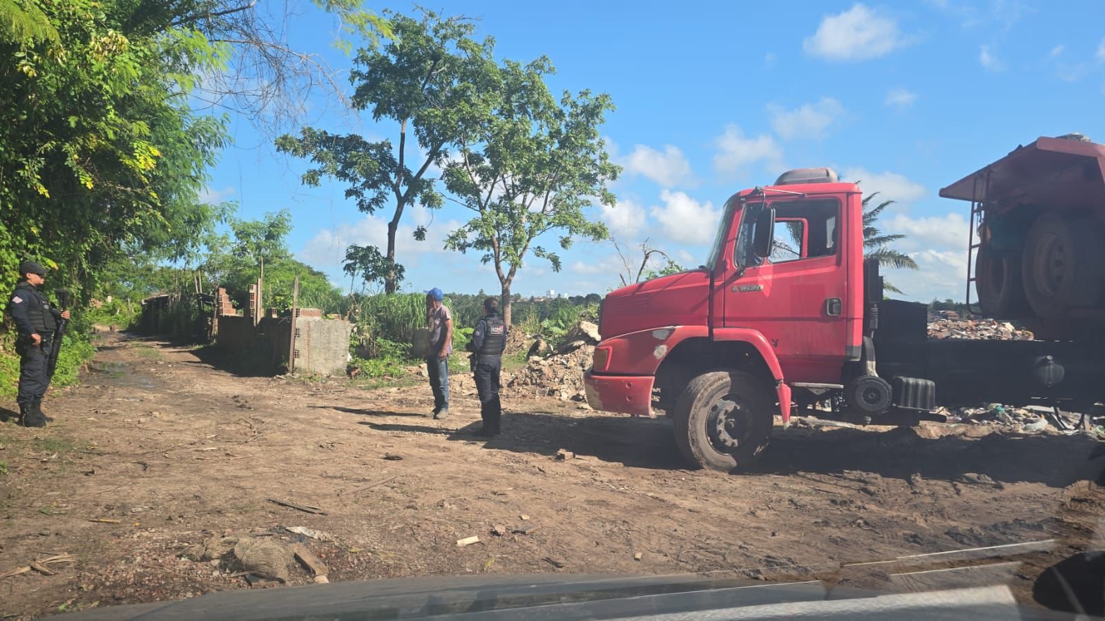 Operação integrada em João Pessoa resulta em flagrantes e prisão por descarte irregular de lixo e entulhos