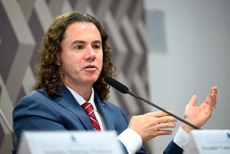 Projeto de Veneziano abona faltas para pais e mães que acompanhem seus filhos com doenças graves ou hospitalizados 1 projeto de veneziano abona faltas para pais e maes que acompanhem seus filhos com doencas graves ou hospitalizados