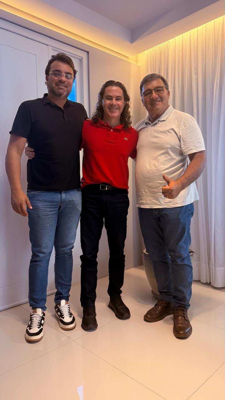 Veneziano recebe apoio à sua reeleição do vice-prefeito e do presidente da Câmara Municipal de Queimadas