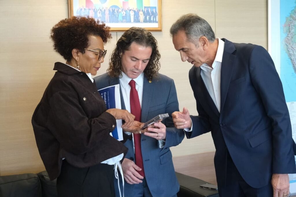 veneziano trata com ministro de liberacoes para municipios atingidos pelas chuvas na paraiba e inicio das obras do 3o eixo da transposicao 2