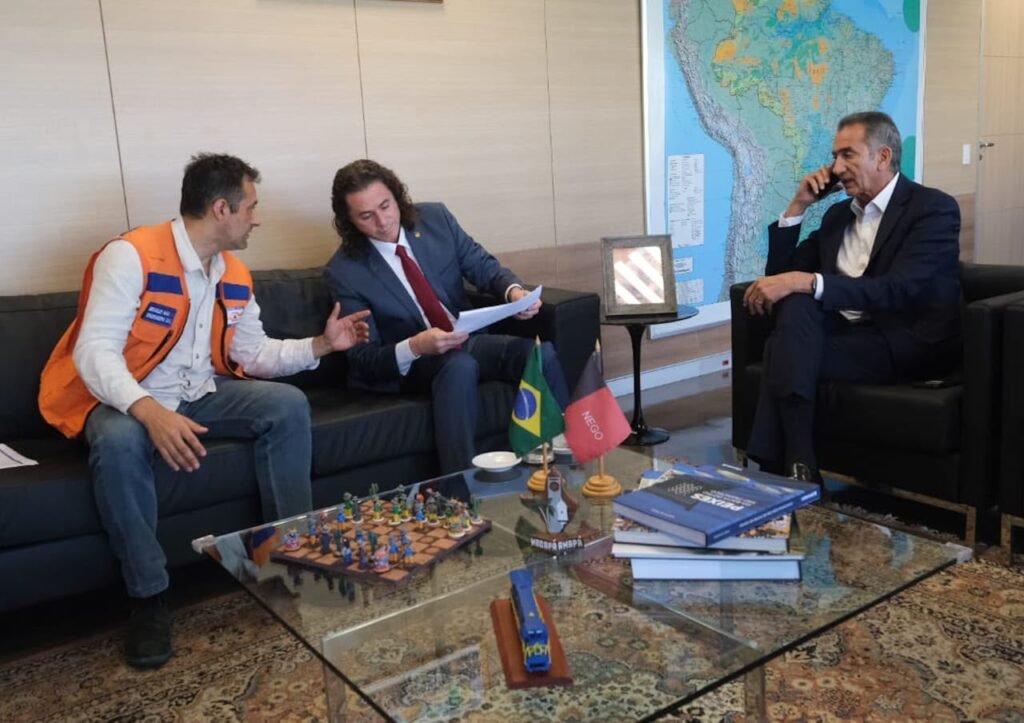 veneziano trata com ministro de liberacoes para municipios atingidos pelas chuvas na paraiba e inicio das obras do 3o eixo da transposicao 3