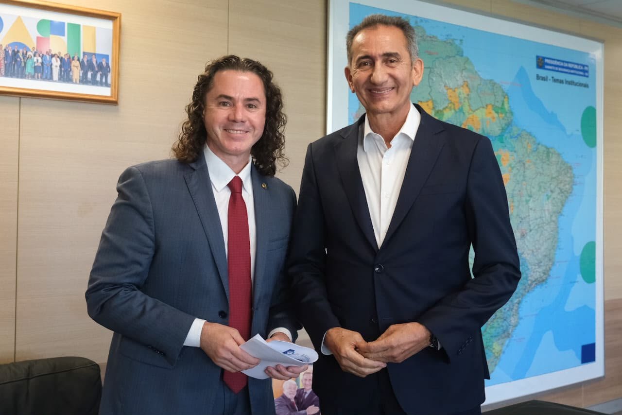 Veneziano trata com ministro de liberações para municípios atingidos pelas chuvas na Paraíba e início das obras do 3º Eixo da Transposição