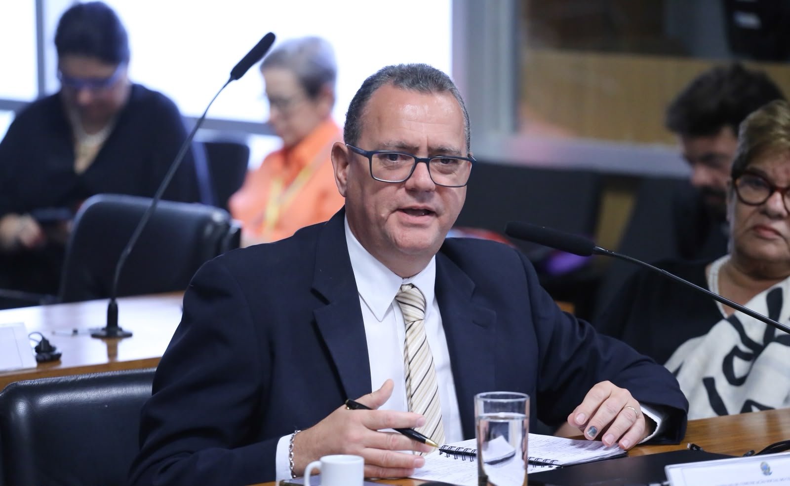 VÍDEO: Ao debater regulamentação do profissional multimídia, Carlos Magno alerta para riscos de precarização da profissão de jornalista