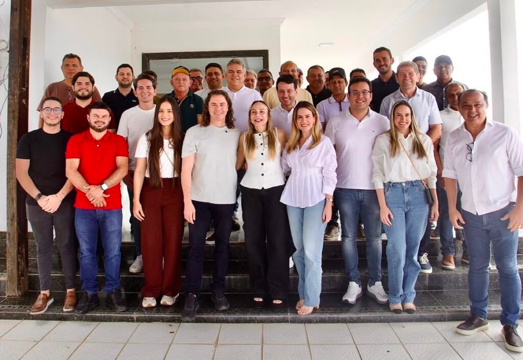 13 prefeitos do Vale do Piancó se reúnem e convidam Veneziano para reafirmar apoio à sua reeleição 6 13 prefeitos do vale do pianco se reunem e convidam veneziano para reafirmar apoio a sua reeleicao 1