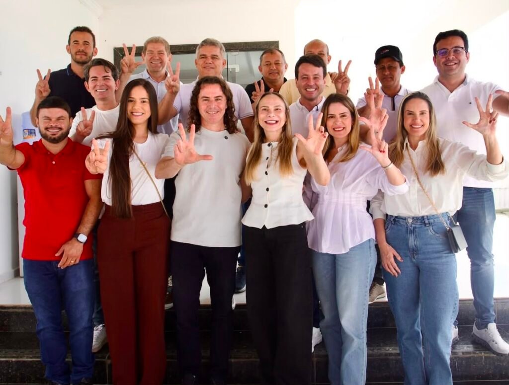 13 prefeitos do Vale do Piancó se reúnem e convidam Veneziano para reafirmar apoio à sua reeleição 5 13 prefeitos do vale do pianco se reunem e convidam veneziano para reafirmar apoio a sua reeleicao