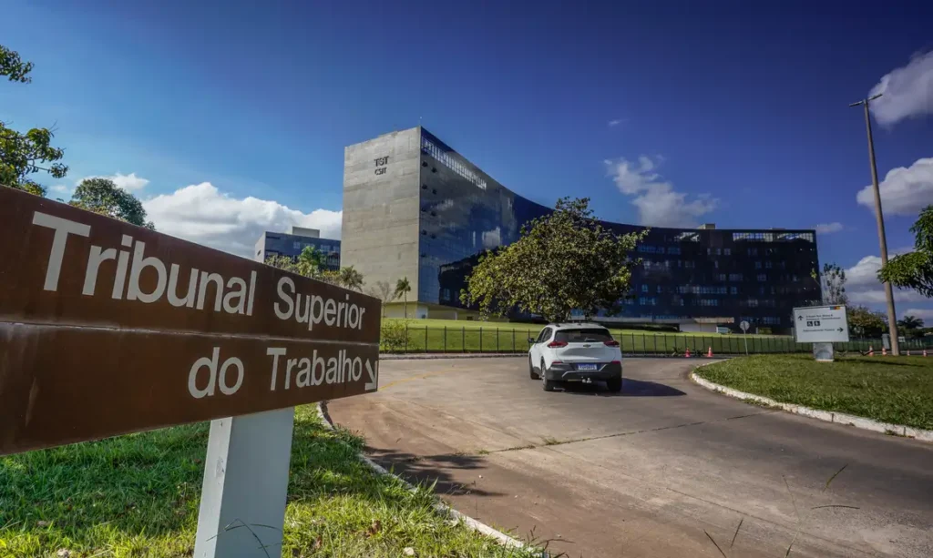 assedio eleitoral no trabalho e crime saiba como identificar