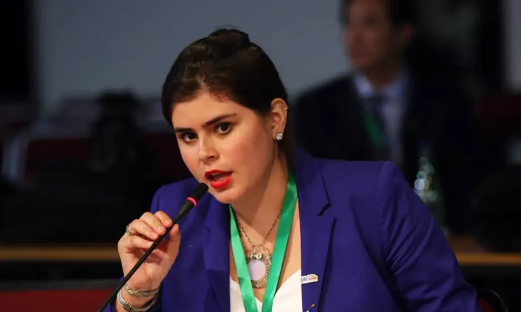 Brasileira defende mais influência dos jovens nas decisões da COP17 21 brasileira defende mais influencia dos jovens nas decisoes da cop17