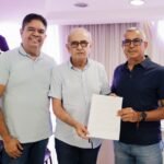 Cícero Lucena recebe representantes do Sindttran e assina carta de compromisso com demandas da categoria
