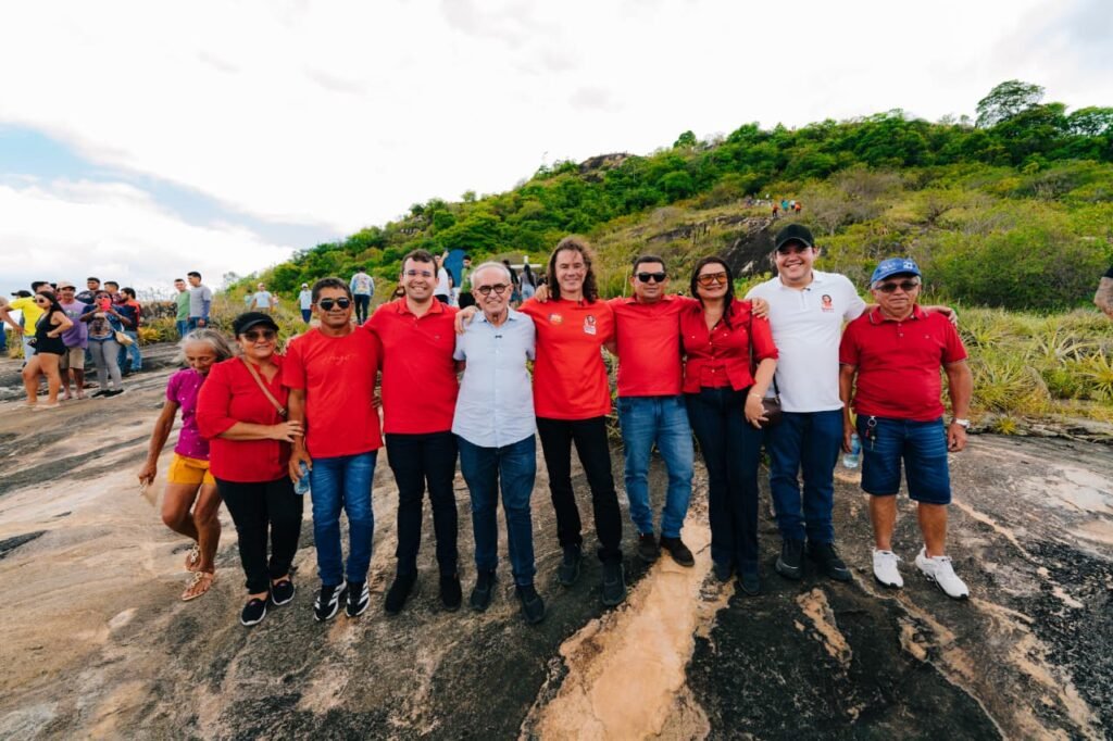 cicero participa da festa da pedra e se compromete com apoio do estado para fortalecimento da tradicao