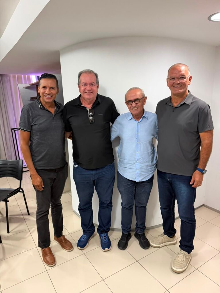 Cícero recebe adesão de presidente da Câmara e mais seis vereadores de Santa Rita e garante que município voltará a ter atenção do Estado 6 cicero recebe adesao de presidente da camara e mais seis vereadores de santa rita e garante que municipio voltara a ter atencao do estado 1