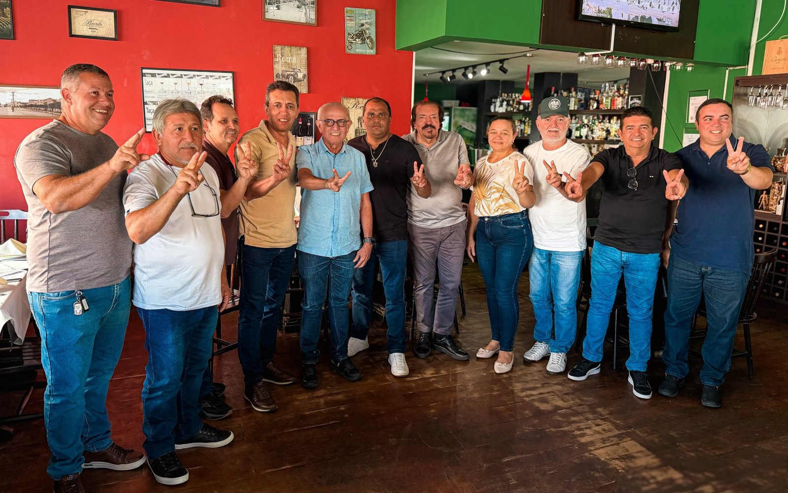 Cícero recebe apoio do ex-prefeito Siduca, ex-vice  prefeito Beroaldo e vereadores de Água Branca
