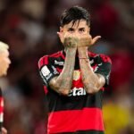 Com golaços de Erick Pulgar e Bruno Henrique, Flamengo bate o Vitória e segue na caça ao líder
