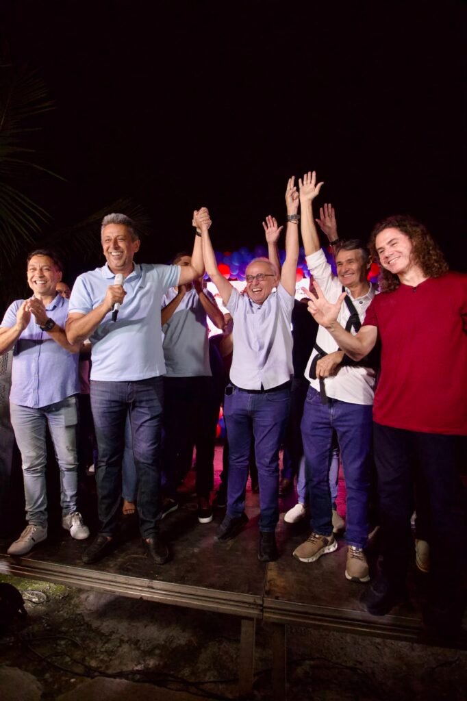 Com presença de Veneziano, prefeito de Massaranduba reúne população e anuncia apoio a Cícero Lucena 35 com presenca de veneziano prefeito de massaranduba reune populacao e anuncia apoio a cicero lucena