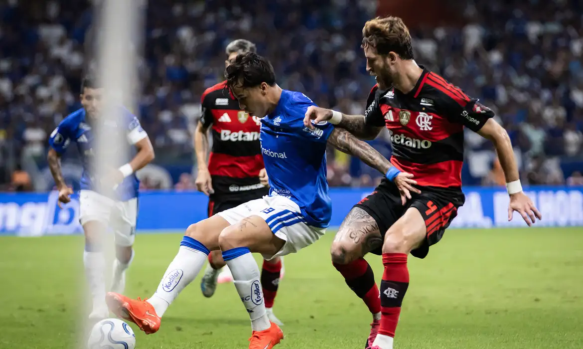 cruzeiro e flamengo empatam pelas oitavas de final da libertadores