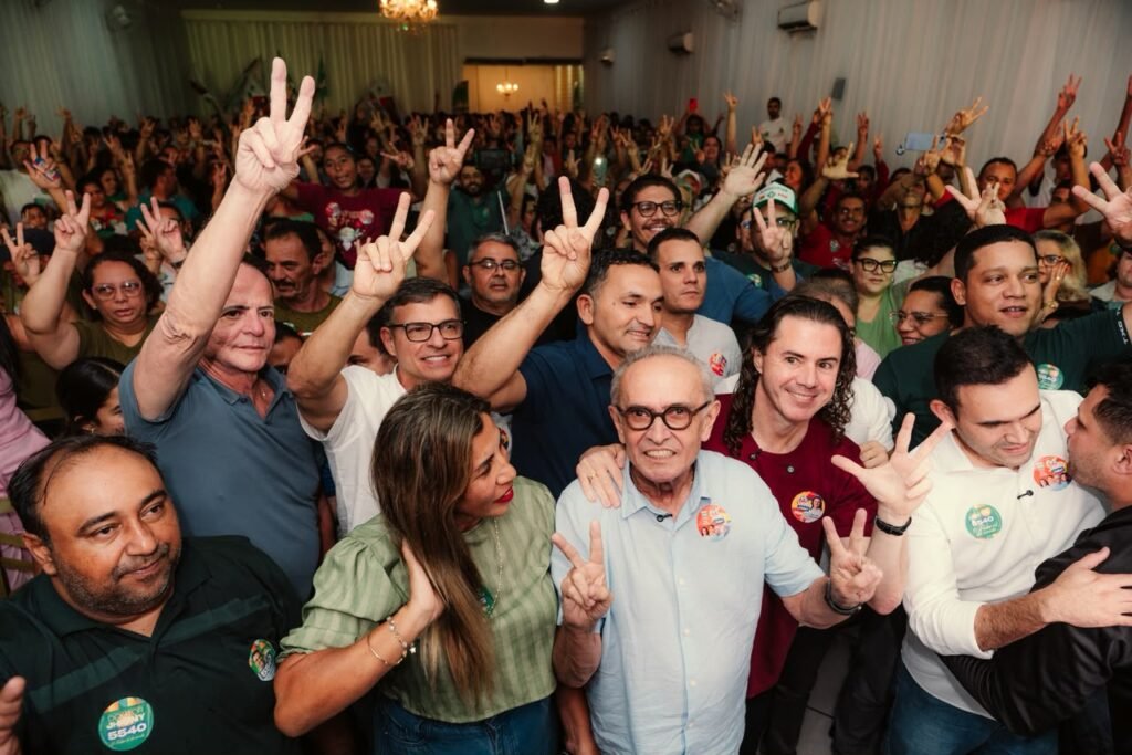 Em Campina, Cícero lidera caminhada ao lado de Romero na Vila Cabral participa de plenária com Doutor Jhony 12 em campina cicero lidera caminhada ao lado de romero na vila cabral participa de plenaria com doutor jhony 3