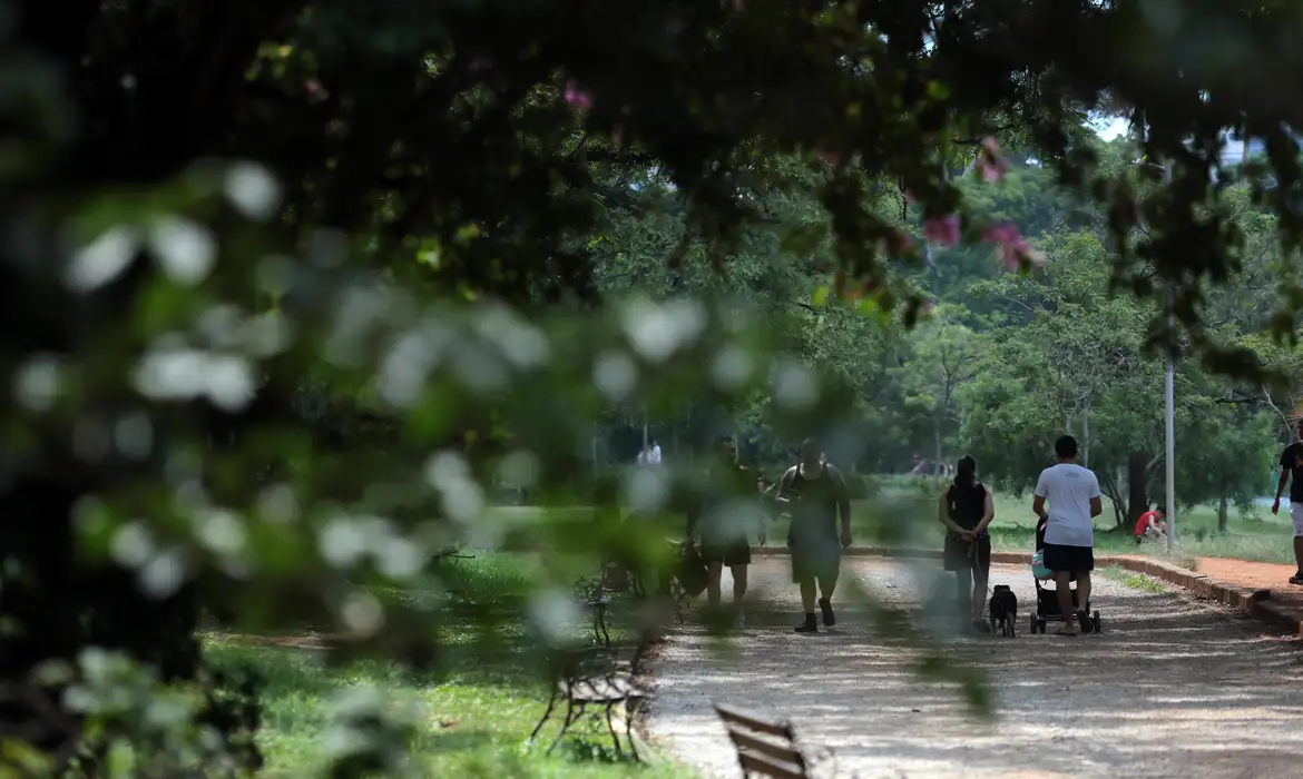 Frio perde intensidade no Sul e seca persiste no centro do país