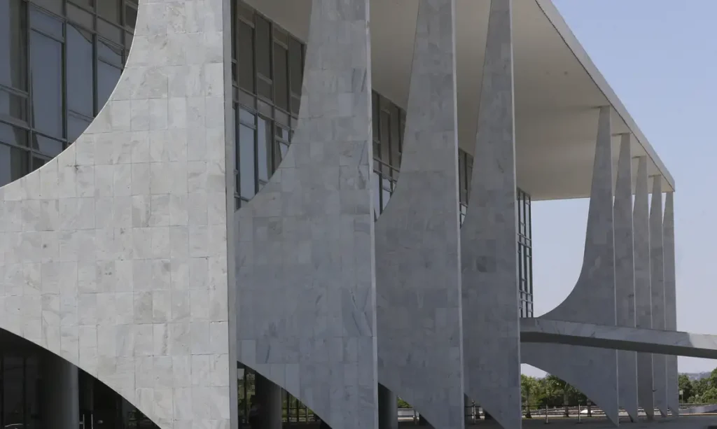 Governo abre processo de reciprocidade contra tarifas dos EUA 18 governo abre processo de reciprocidade contra tarifas dos eua