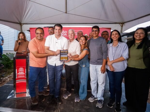 Leo Bezerra autoriza pavimentação de 35 ruas e prepara Alto do Mateus para ficar 100% pavimentado 25 leo bezerra autoriza pavimentacao de 35 ruas e prepara alto do mateus para ficar 100 pavimentado