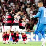No clássico 400 da história, Flamengo dá show no Maracanã, vence o Botafogo por 3 a 0 e segue na briga pela liderança