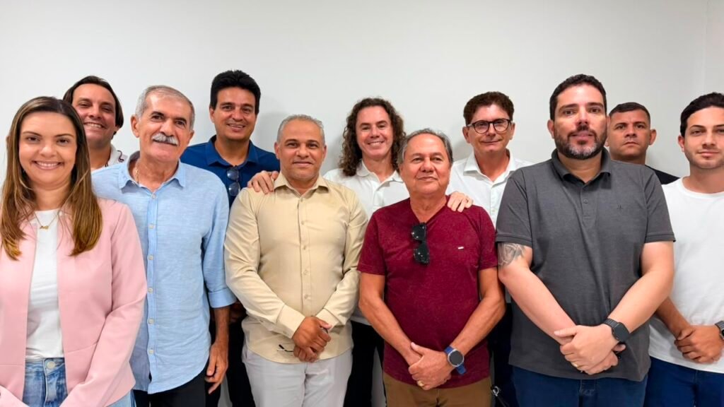 prefeito presidente da camara e vereadores de cabedelo anunciam apoio a reeleicao de veneziano para o senado