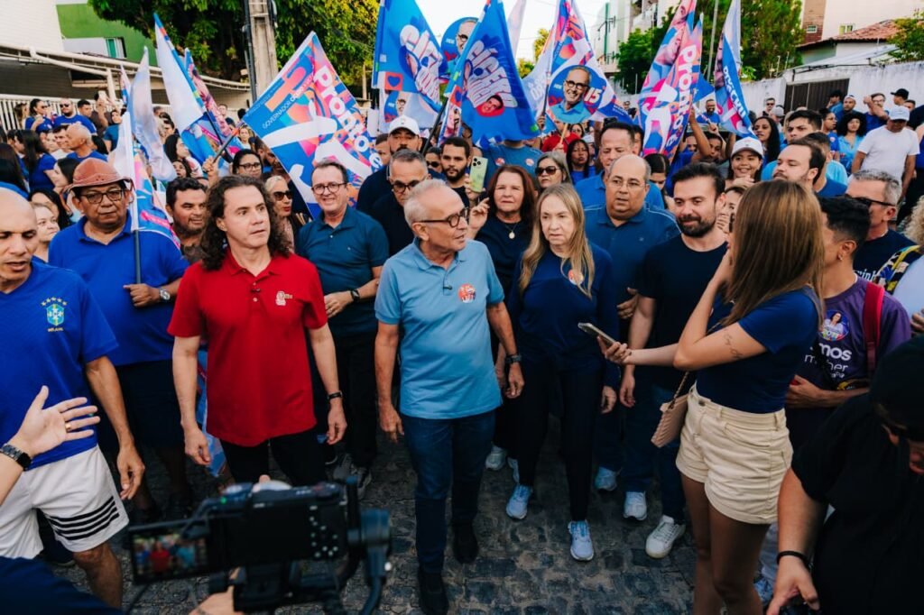 Cícero, Diogo, Veneziano e André reúnem multidão em caminhada pelas ruas de João Pessoa 12 rascunho automatico 17