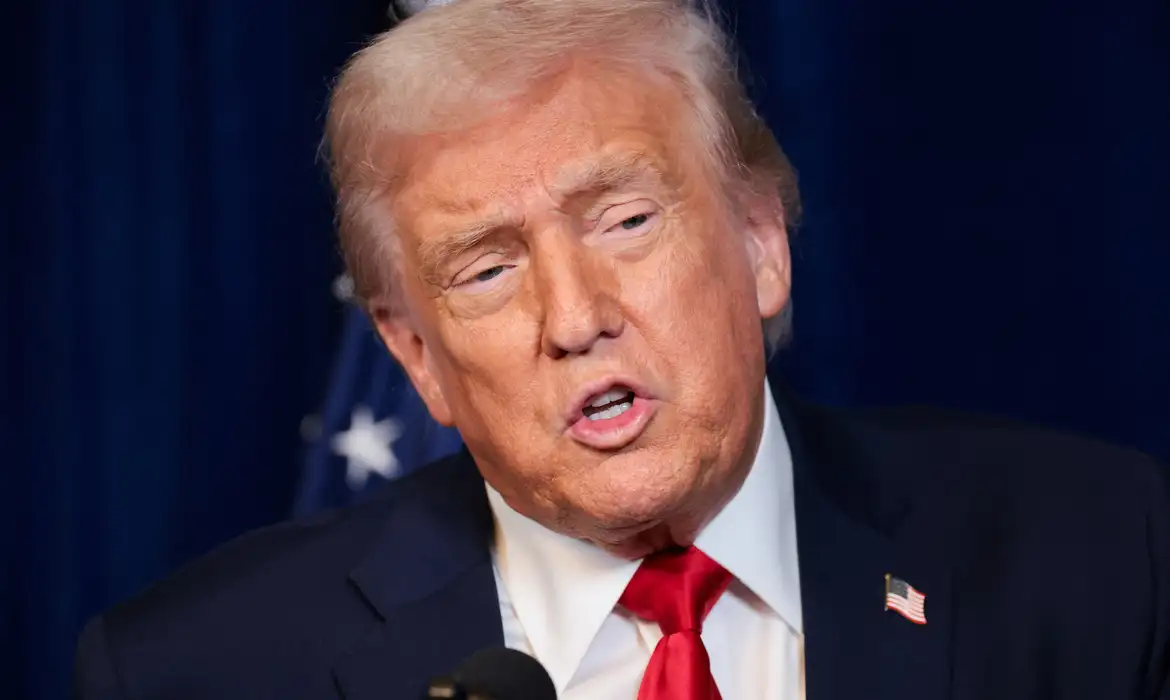Trump assina decretos e restringe cidadania por nascimento