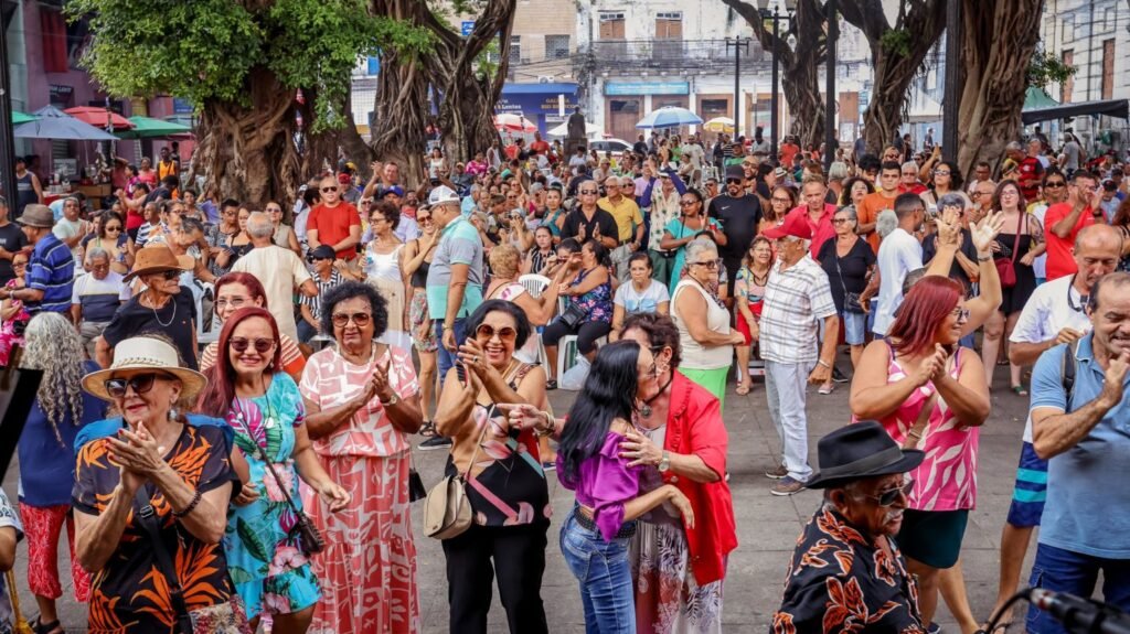 vg samba entre amigos e atracao do sabadinho bom no centro historico de joao pessoa