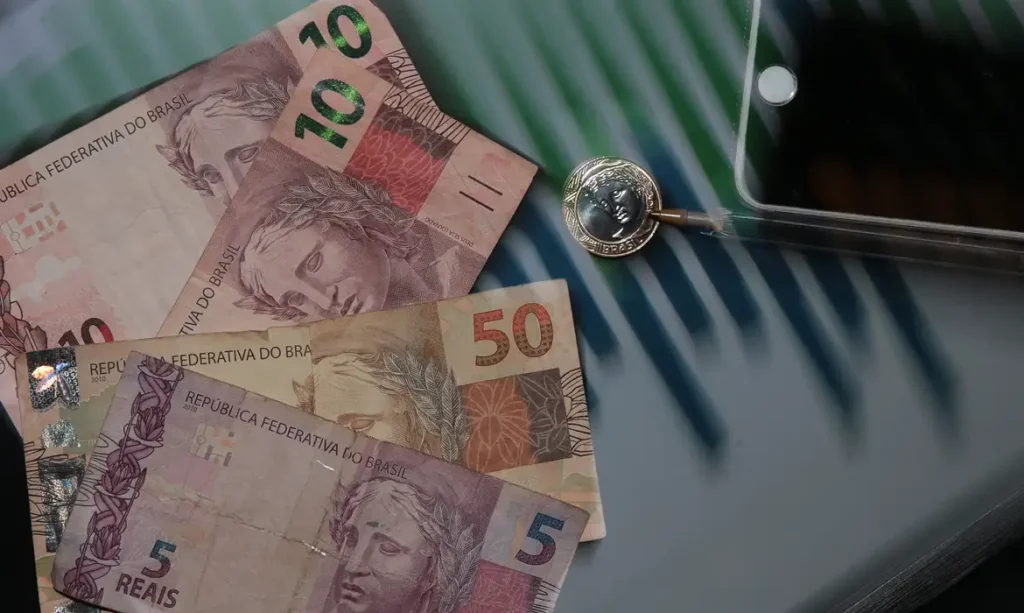 ata do copom atribui corte da selic a desaceleracao da economia