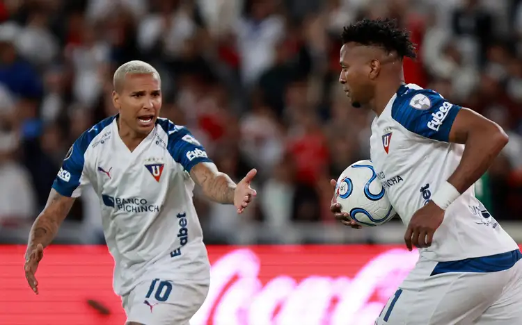 Atitude de Deyverson chama atenção em LDU x Palmeiras: ‘Número 1’