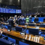 Aziz articula rito especial para levar PEC da escala 6×1 ao plenário