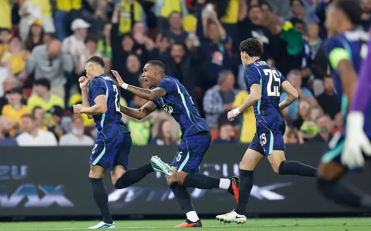 brasil melhora e vence bem a australia em segundo amistoso