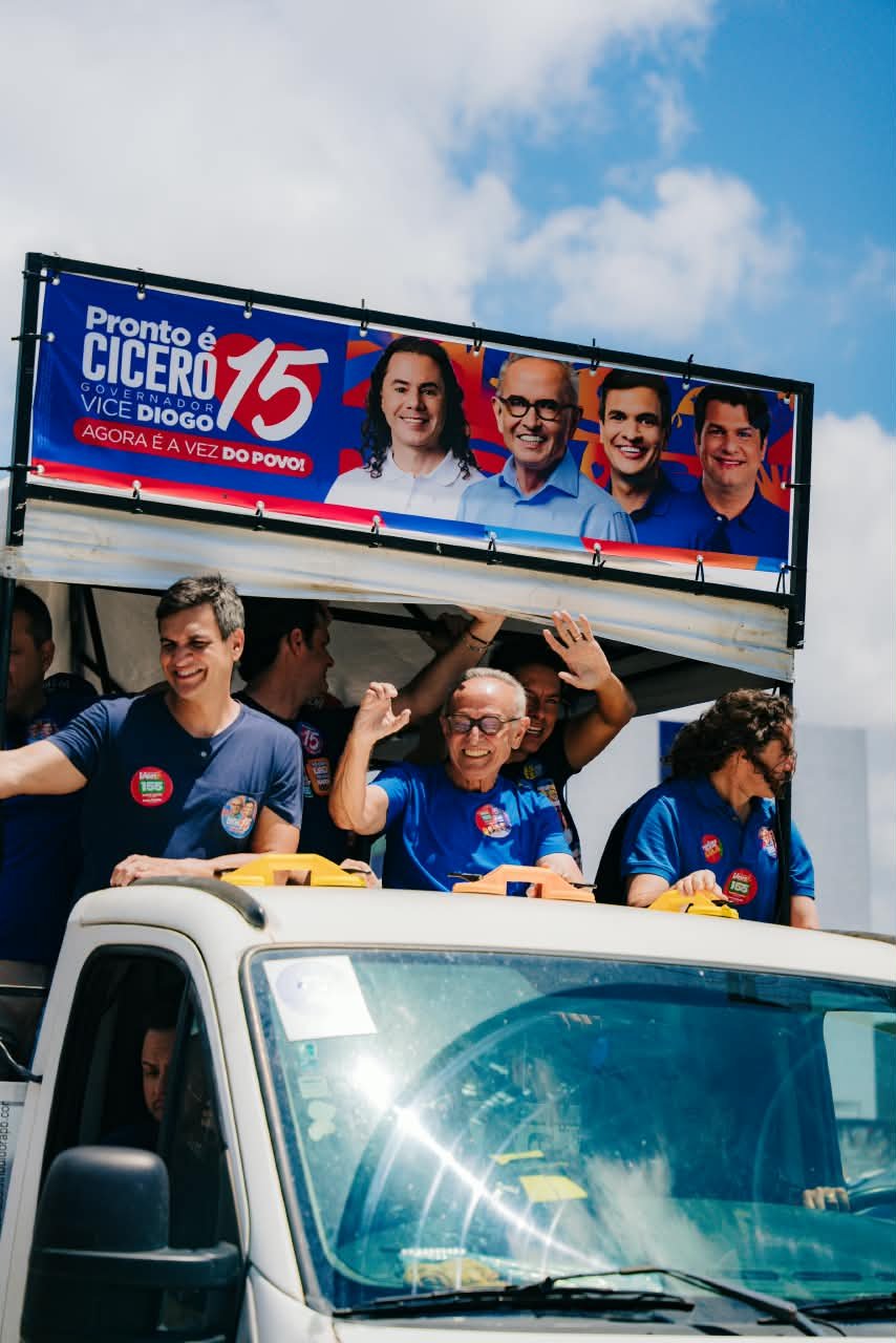 Cícero Lucena leva onda azul ao Valentina Figueiredo com a Caravana 15 e participa de plenárias na Capital