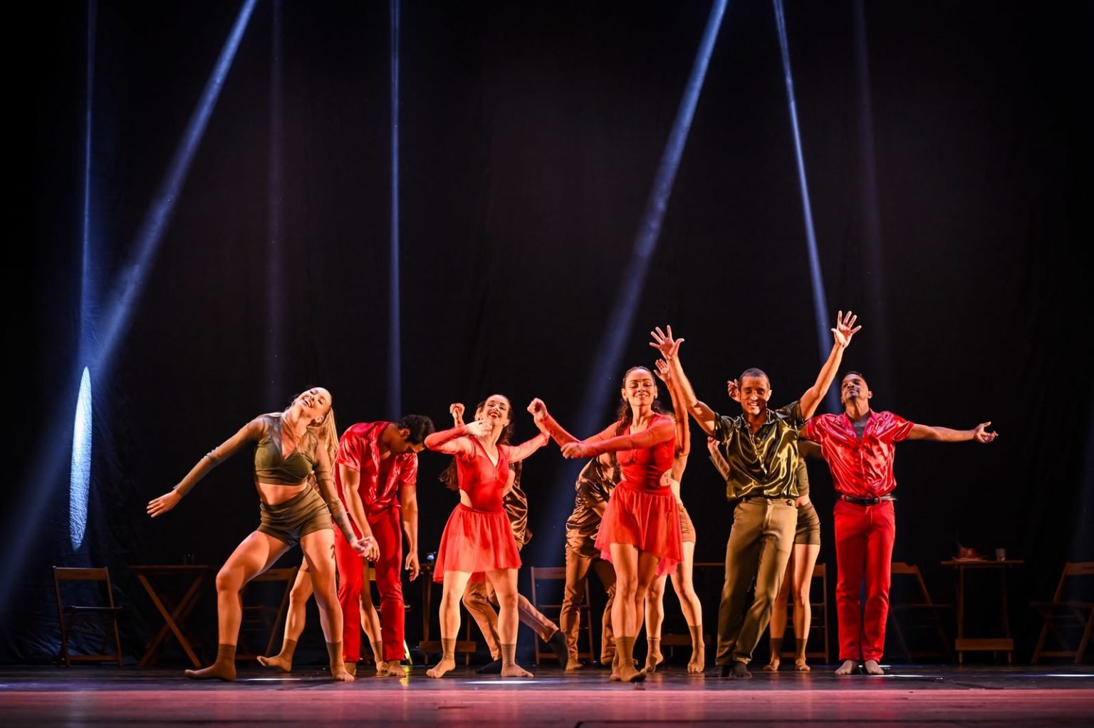 Companhia de Dança apresenta ‘Garçom – mais uma dose de Rossi’ no Teatro Paulo Pontes