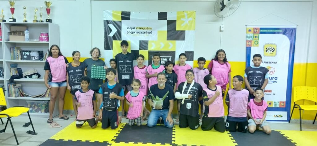 criancas e adolescentes do instituto futebol de rua celebram dia da arvore com plantio coletivo nesta segunda 21 1