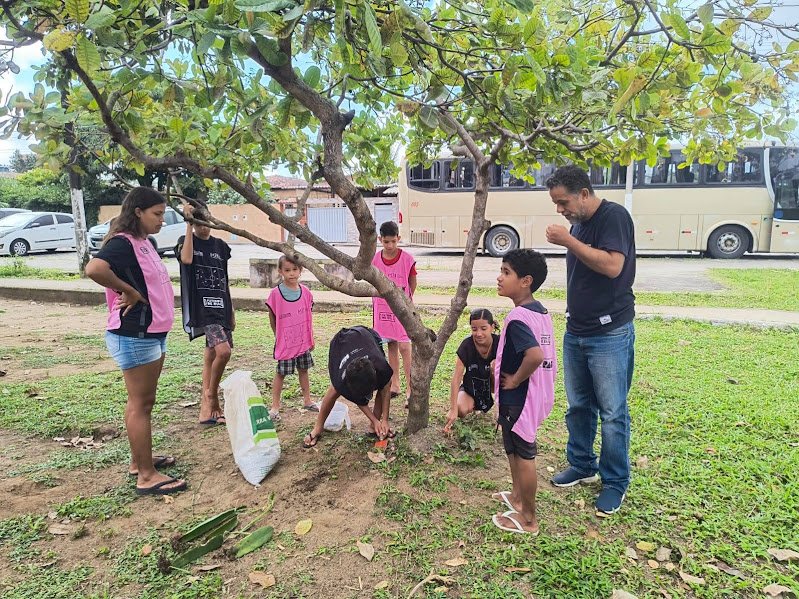 Crianças e adolescentes do Instituto Futebol de Rua celebram Dia da Árvore com plantio coletivo nesta segunda (21) 12 criancas e adolescentes do instituto futebol de rua celebram dia da arvore com plantio coletivo nesta segunda 21 2