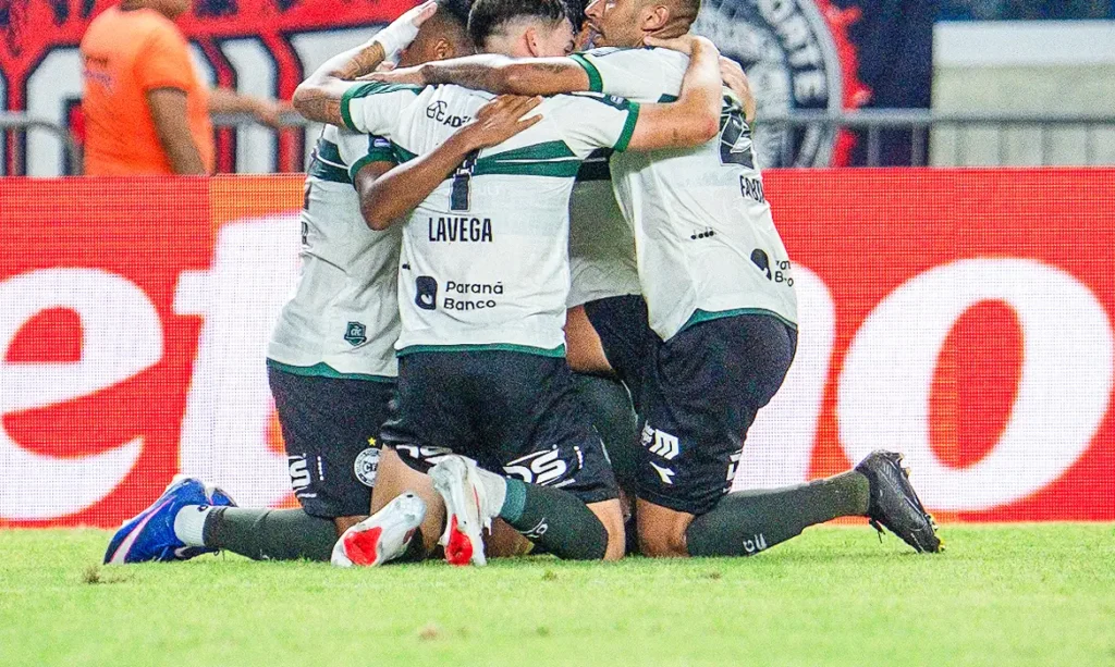 de virada coritiba vence remo no fim da 25a rodada do brasileirao