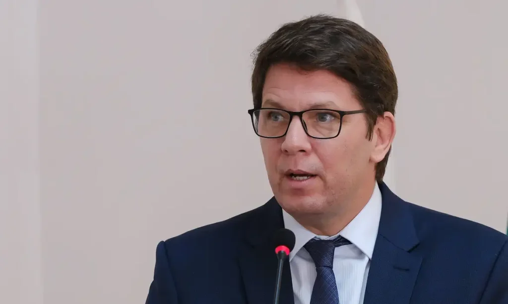 dino aponta indicios de lideranca de mario frias em desvio de emendas