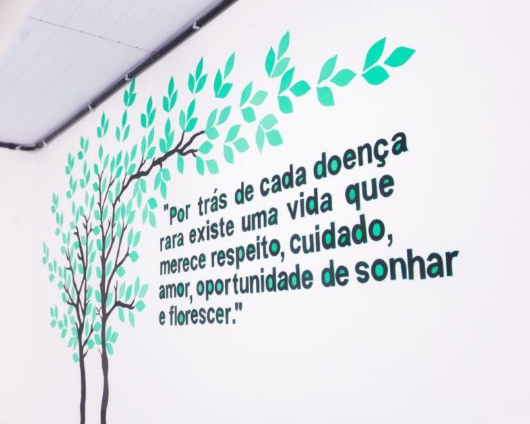 em visita ao centro de doencas raras leo bezerra destaca pioneirismo em exames de sequenciamento genetico 1