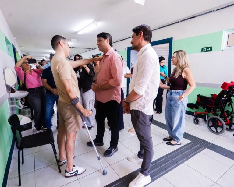 em visita ao centro de doencas raras leo bezerra destaca pioneirismo em exames de sequenciamento genetico 3