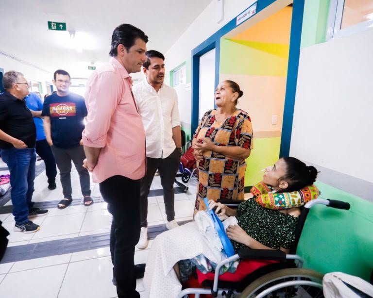 em visita ao centro de doencas raras leo bezerra destaca pioneirismo em exames de sequenciamento genetico 4