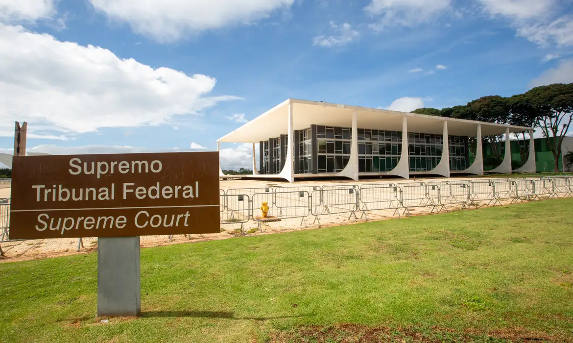 Ex-ministros do STF pedem apuração rigorosa da “mais aguda crise”