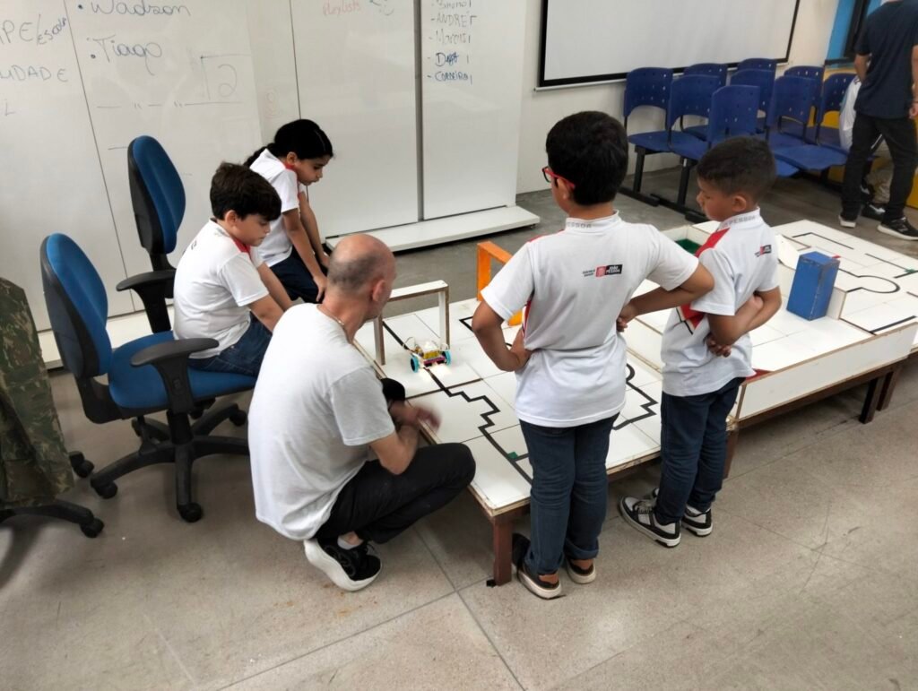 mais de 500 alunos da rede municipal de joao pessoa participam da olimpiada brasileira de robotica
