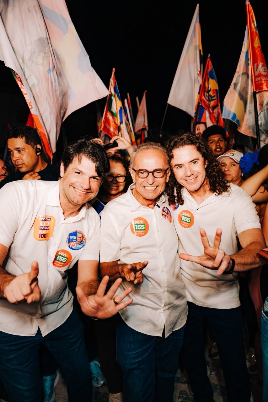 Multidão acompanha Cícero na Caminhada das Mulheres e candidato se compromete com políticas de saúde, segurança e geração de renda para o público feminino